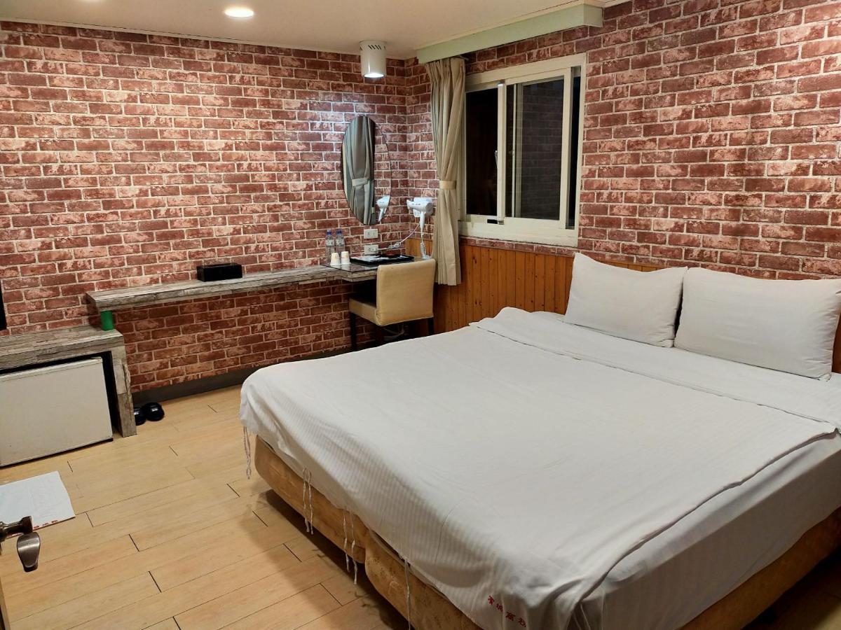 Bin Chen Business Hotel Hsinchu City Exterior photo