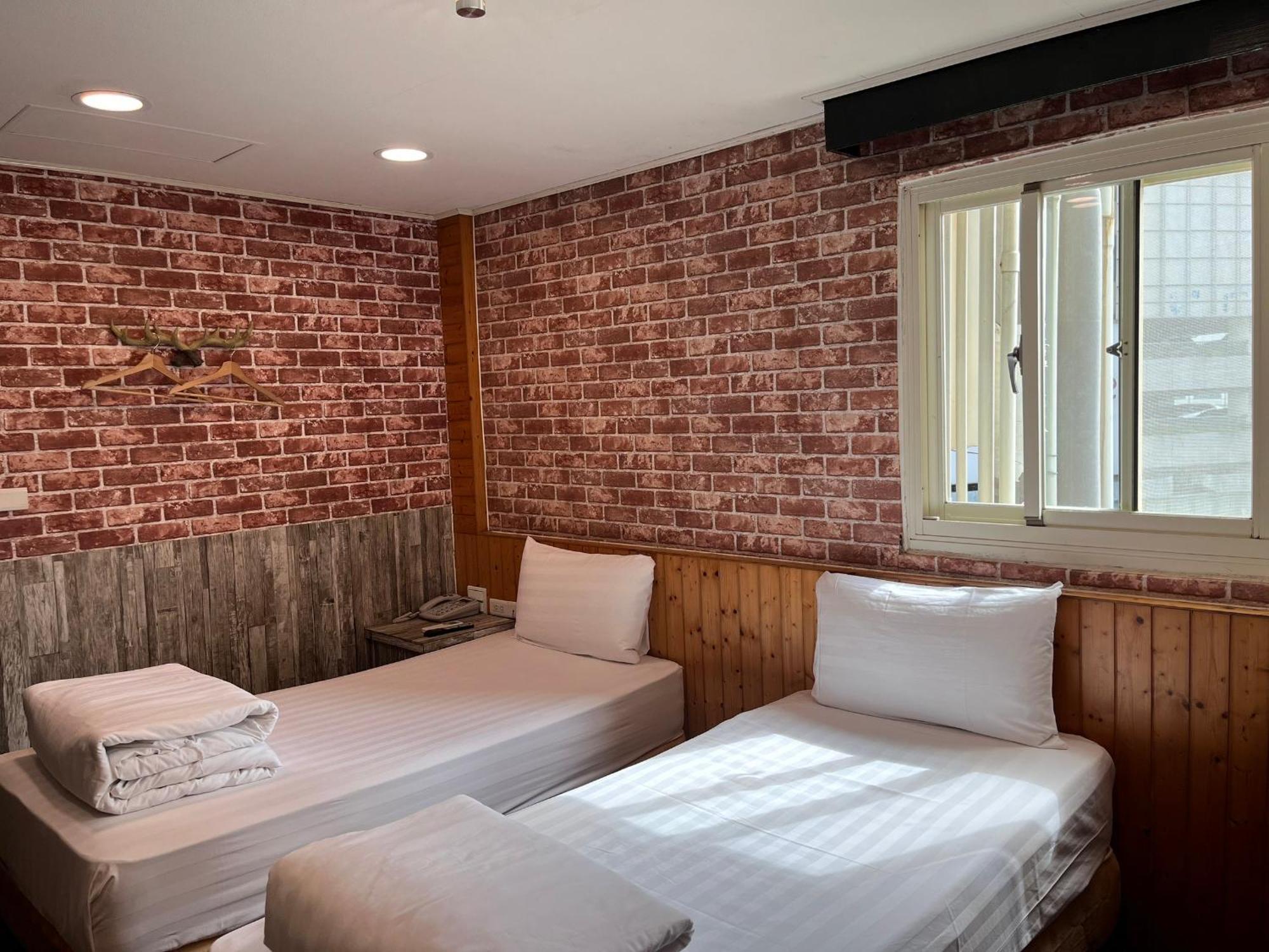 Bin Chen Business Hotel Hsinchu City Exterior photo