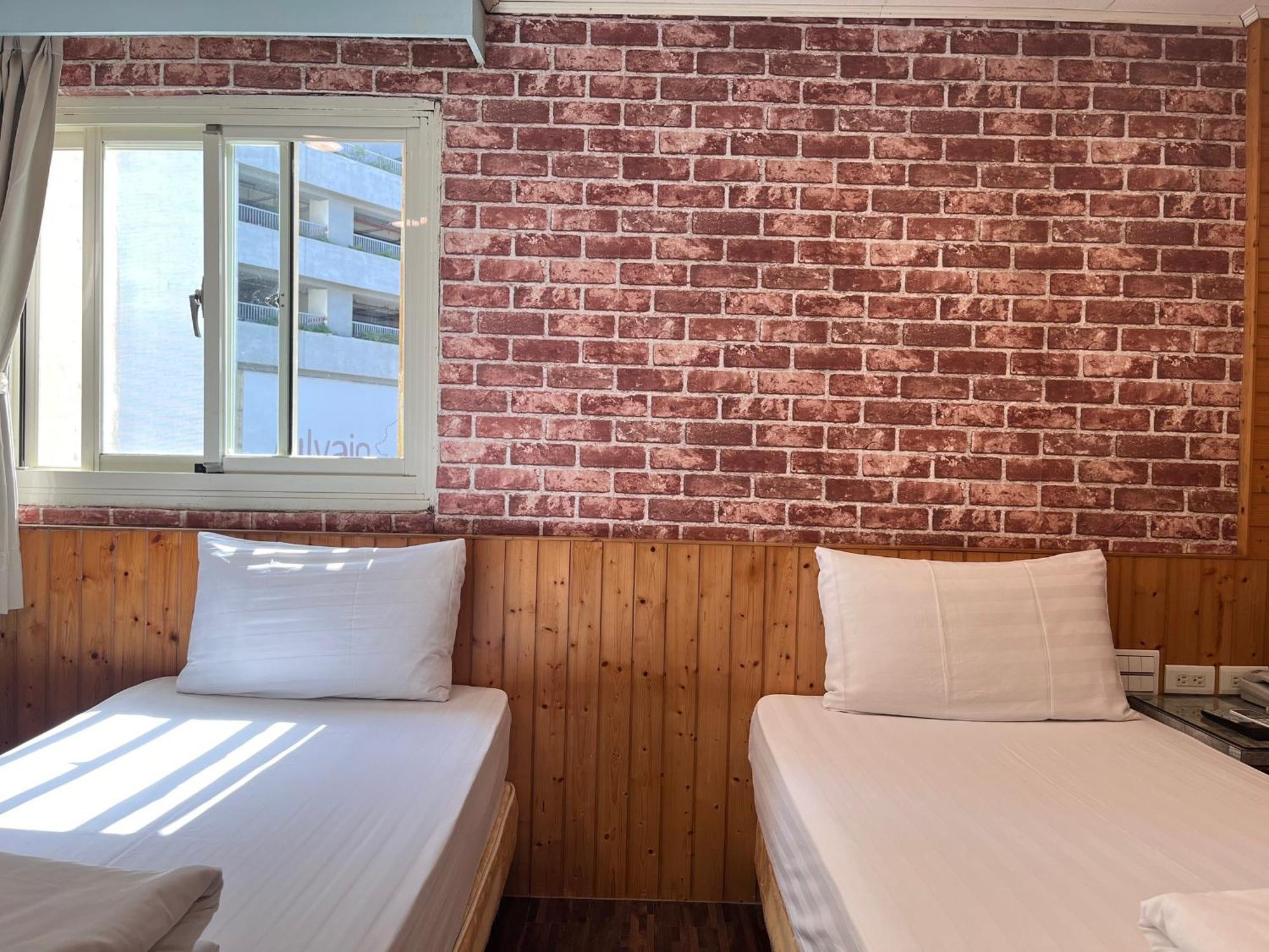 Bin Chen Business Hotel Hsinchu City Exterior photo